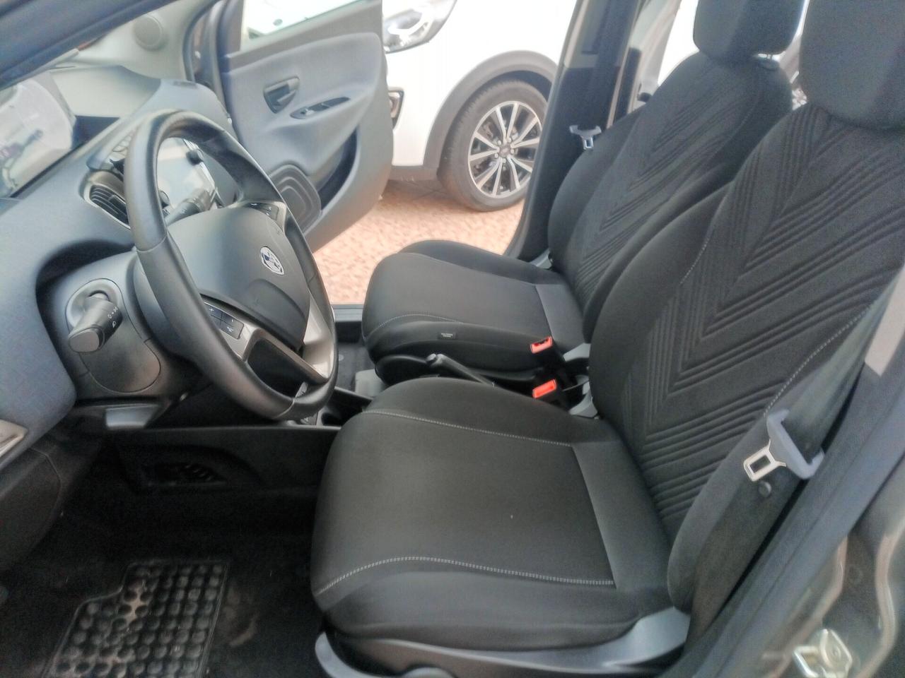 Lancia Ypsilon 1.0 FireFly 5 porte S&S Hybrid Gold