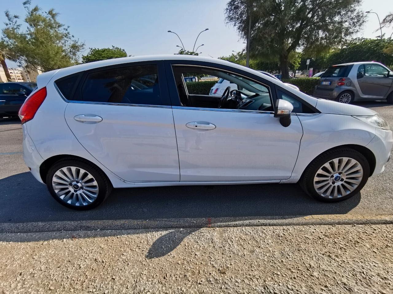 Ford Fiesta 1.4 5P. BzGPL Titanium 2010
