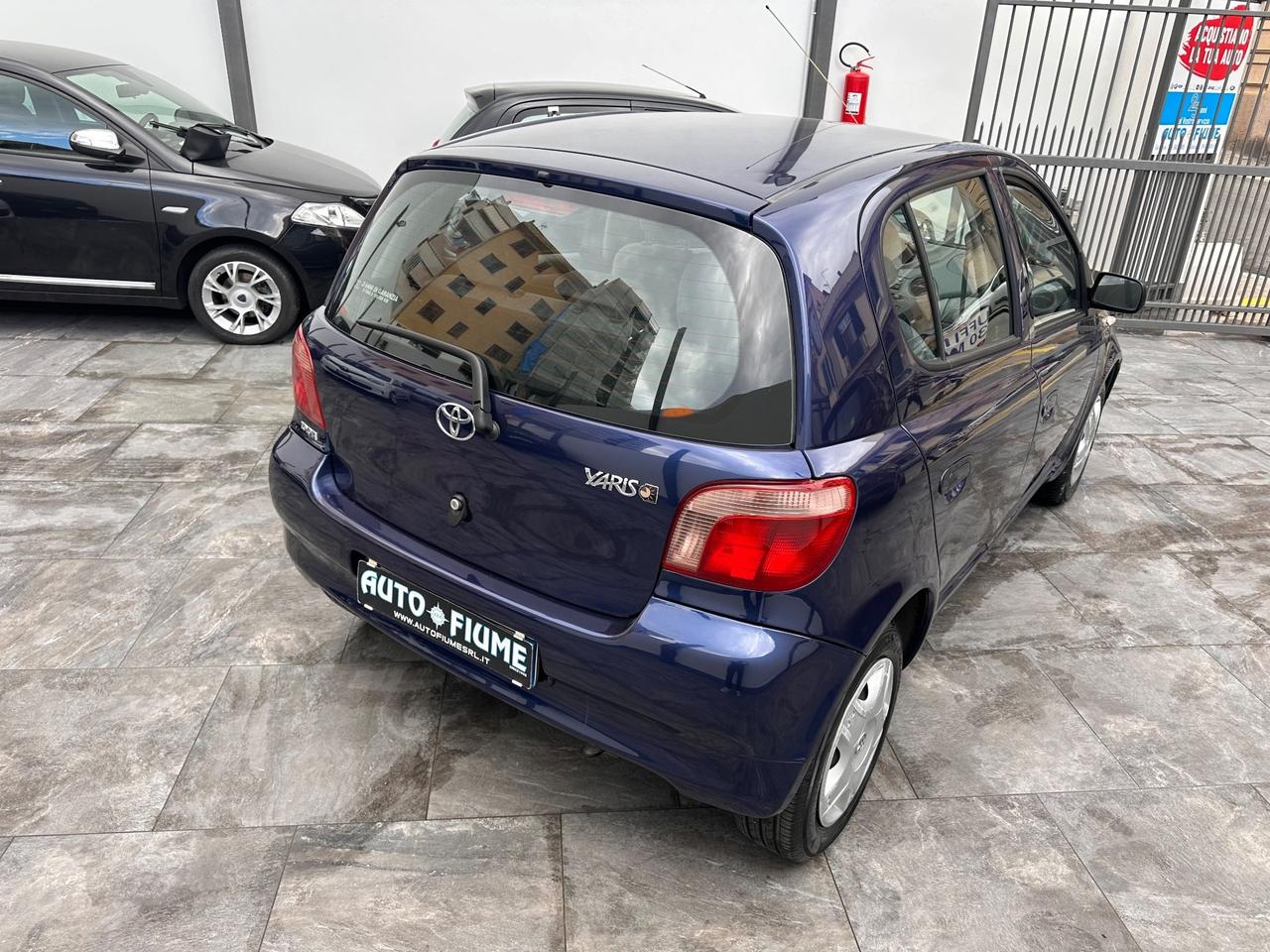 Toyota Yaris 1.0i 16V cat 5 porte Sol