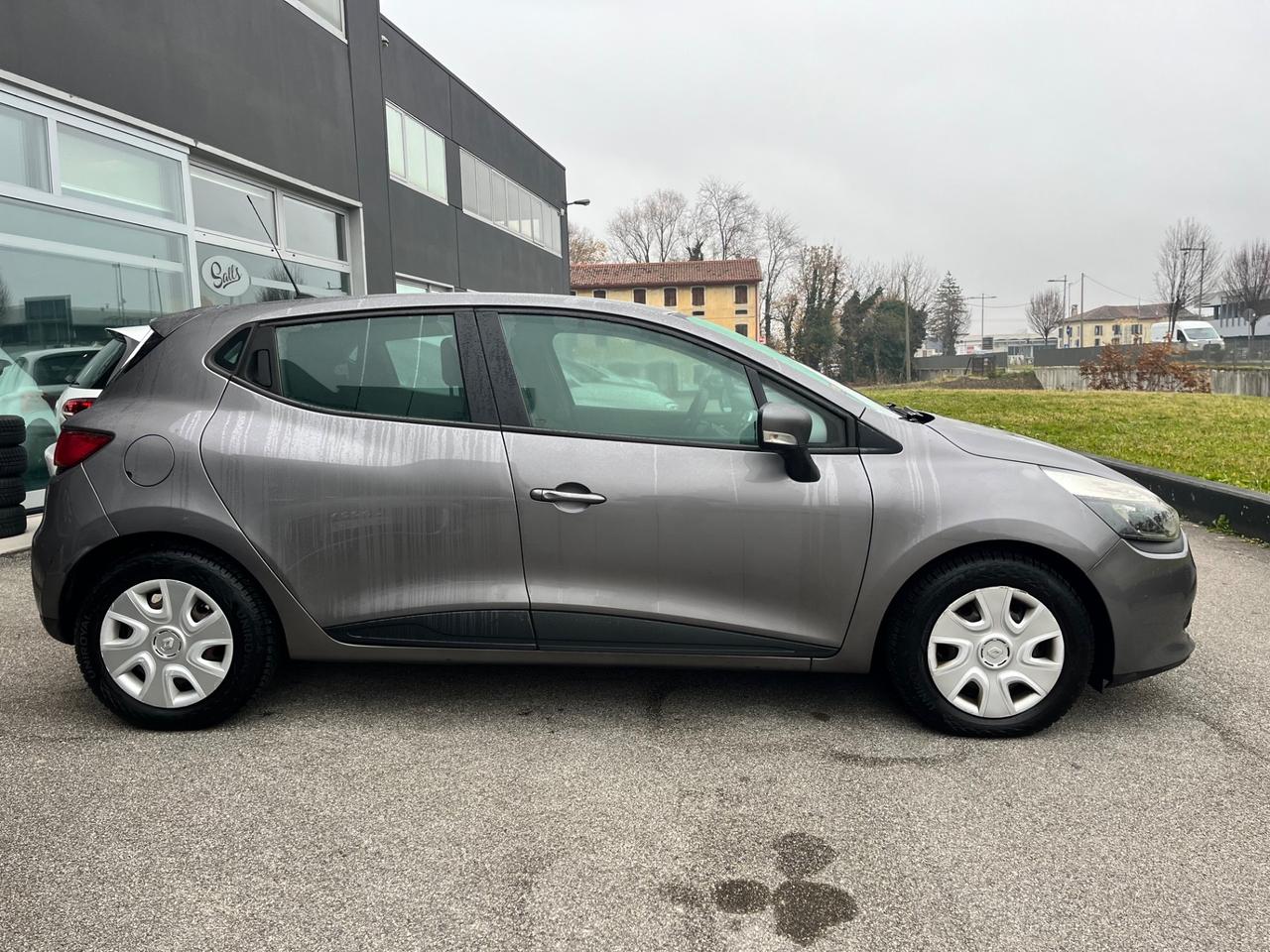 Renault Clio 1.2 75CV Neopatentati