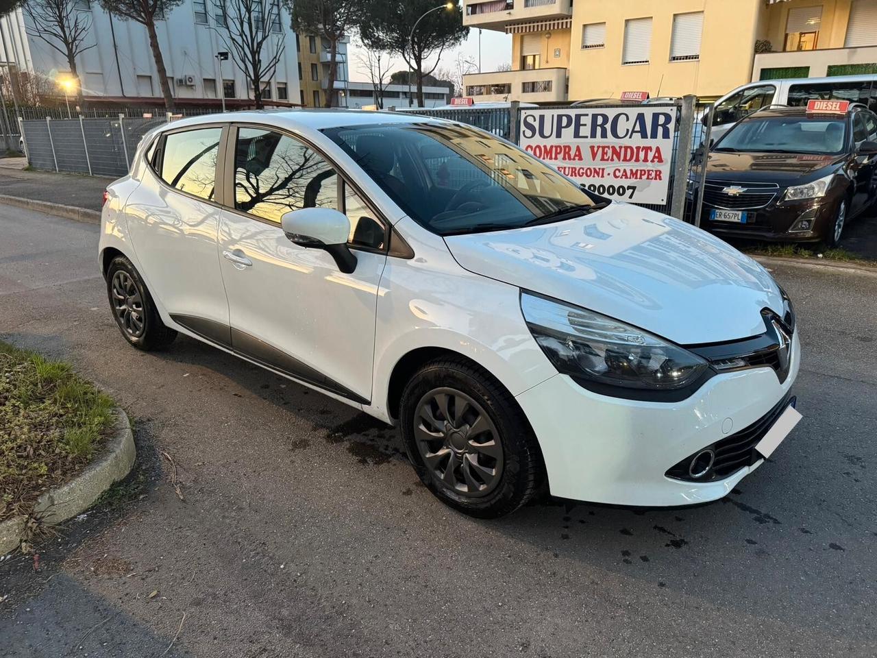 Renault Clio 1.2 75CV 5 p INTENS NEOPATEN GARANZIA 12 MESI