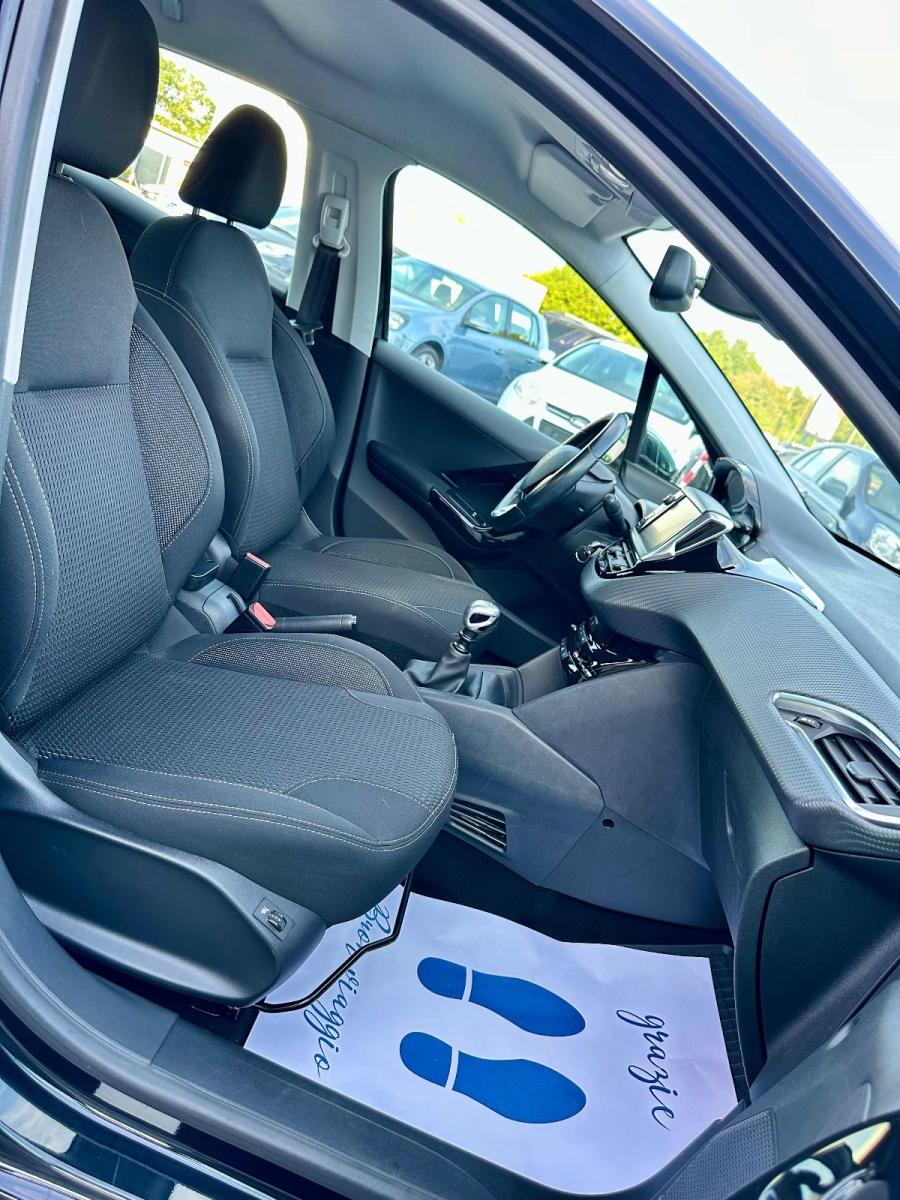 PEUGEOT - 208 - BlueHDi 100 S&S 5p. Allure Navi Pack