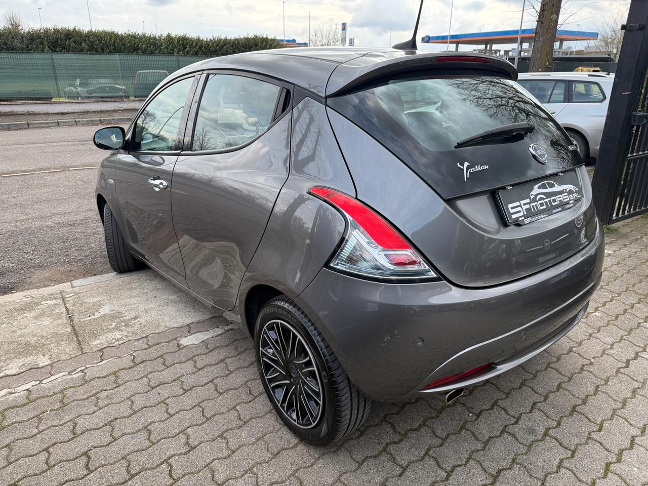 Lancia Ypsilon 1.0 FireFly 5 porte S&S Hybryd Gold