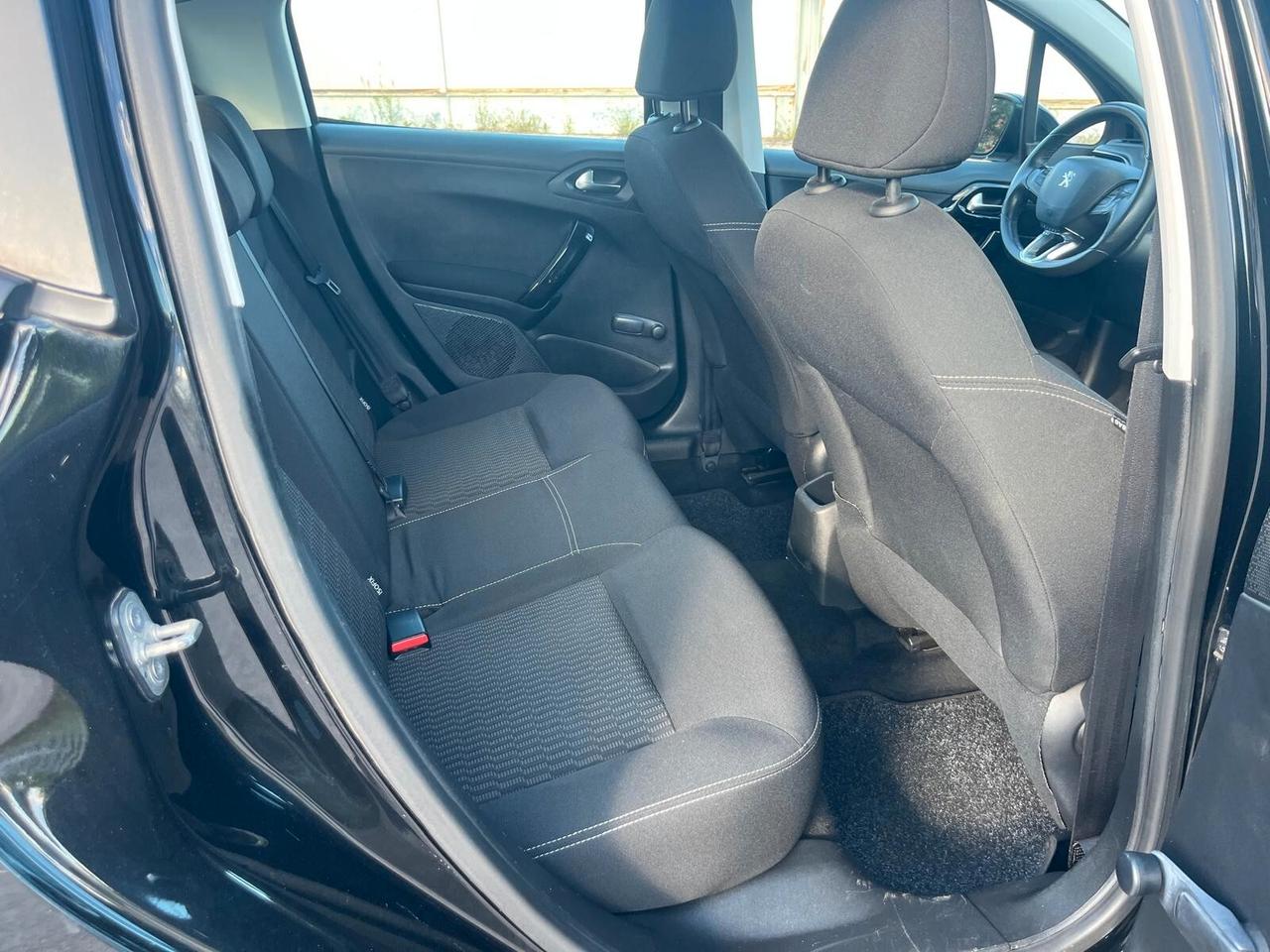 Peugeot 208 PureTech 82 5 porte Allure