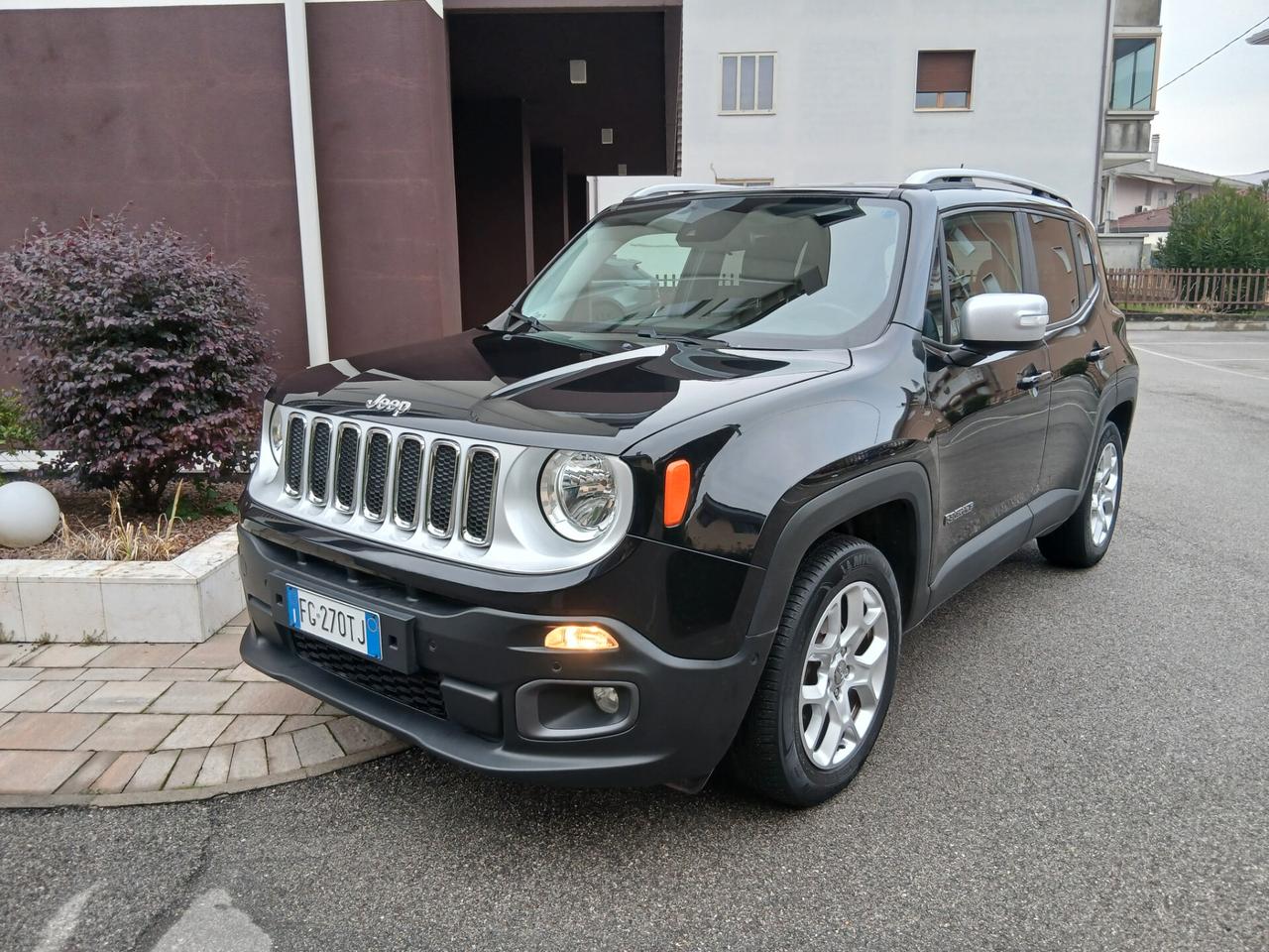 Jeep Renegade 1.6 Mjt 120 CV Limited tua a € 199 mese