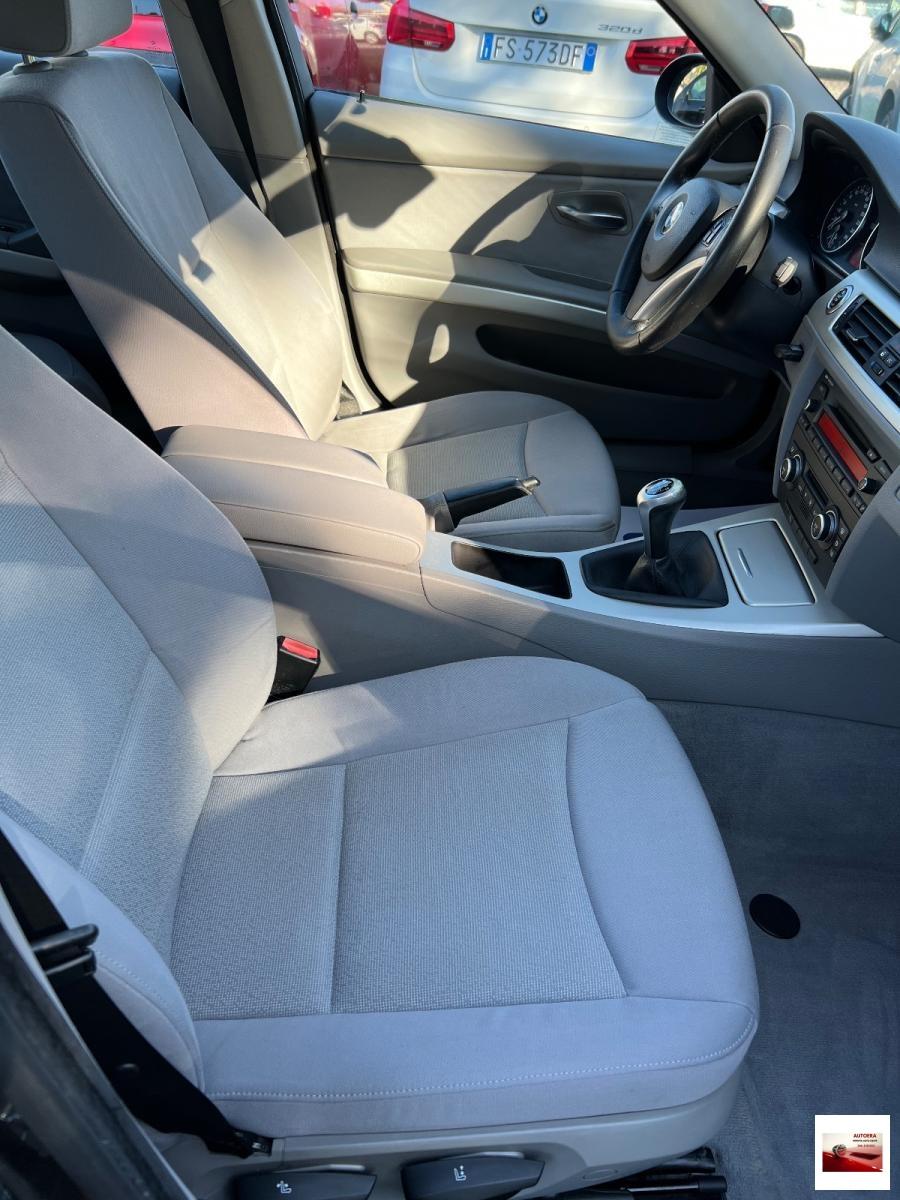 BMW - Serie 3 - 318i Attiva