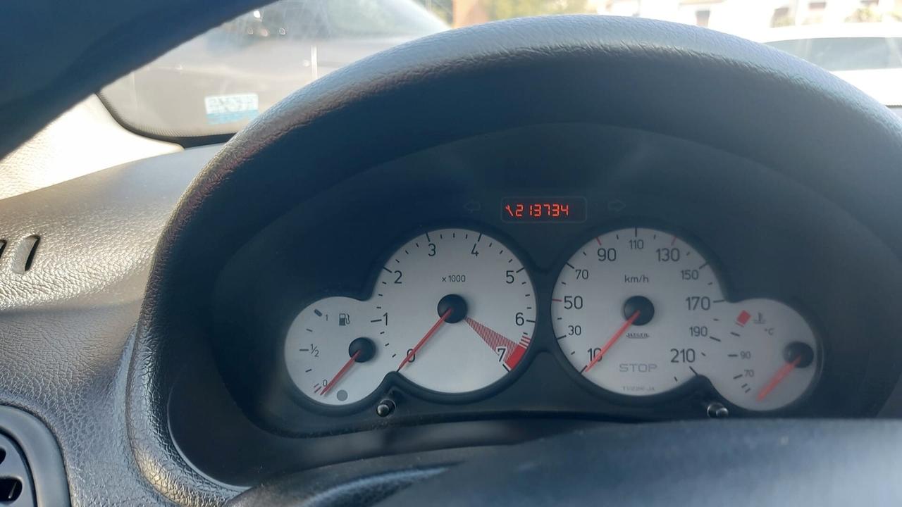 Peugeot 206 1.1 3p xt