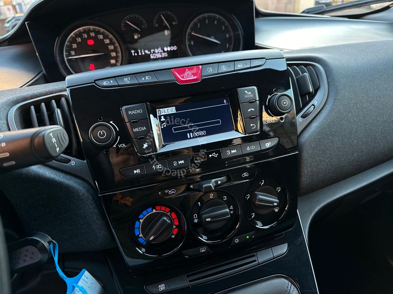 Lancia Ypsilon 1.0 FireFly 5 porte S&S Hybrid Ecochic Gold