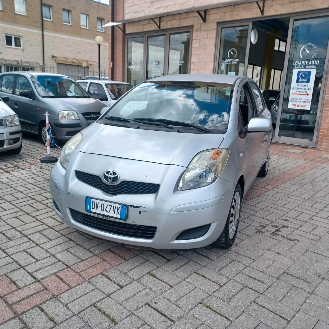 NEOPATENTATI YARIS 1.0 5 PORTE BEN CONSERVATA