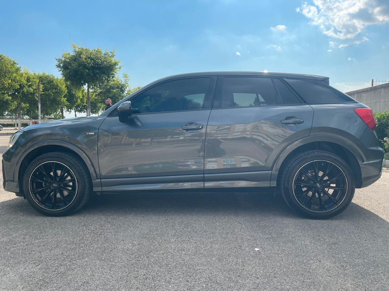 Audi Q2 40 TFSI quattro S tronic Identity Black