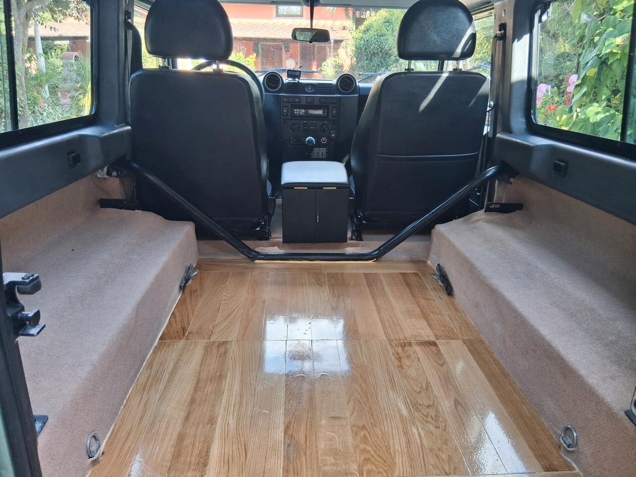 Land Rover Defender 90 2.2 TD4 Station Wagon E N1