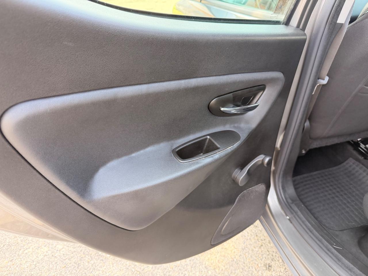 Lancia Ypsilon 1.2 69 CV 5 porte S&S Gold