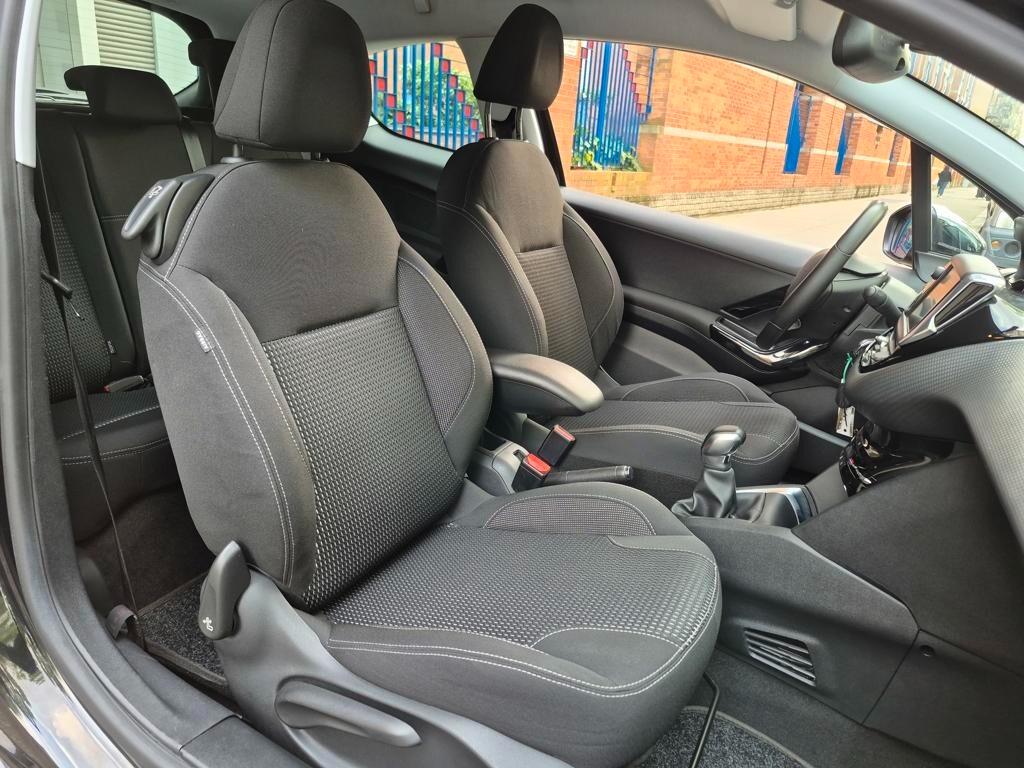 Peugeot 208 PureTech 82 3 porte Allure