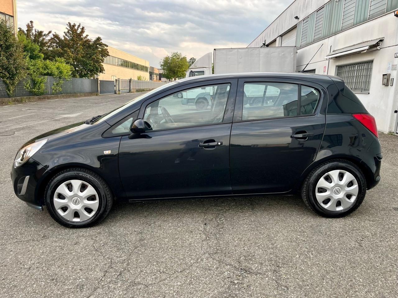 Opel Corsa 1.3d 2013 142.000km catena appena sostituita