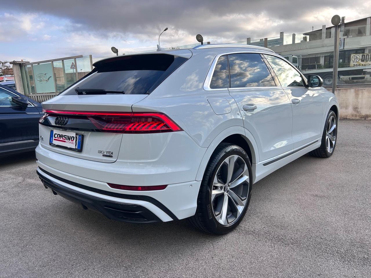 Audi Q8 50 TDI 286 CV quattro S-Line allestimento RS