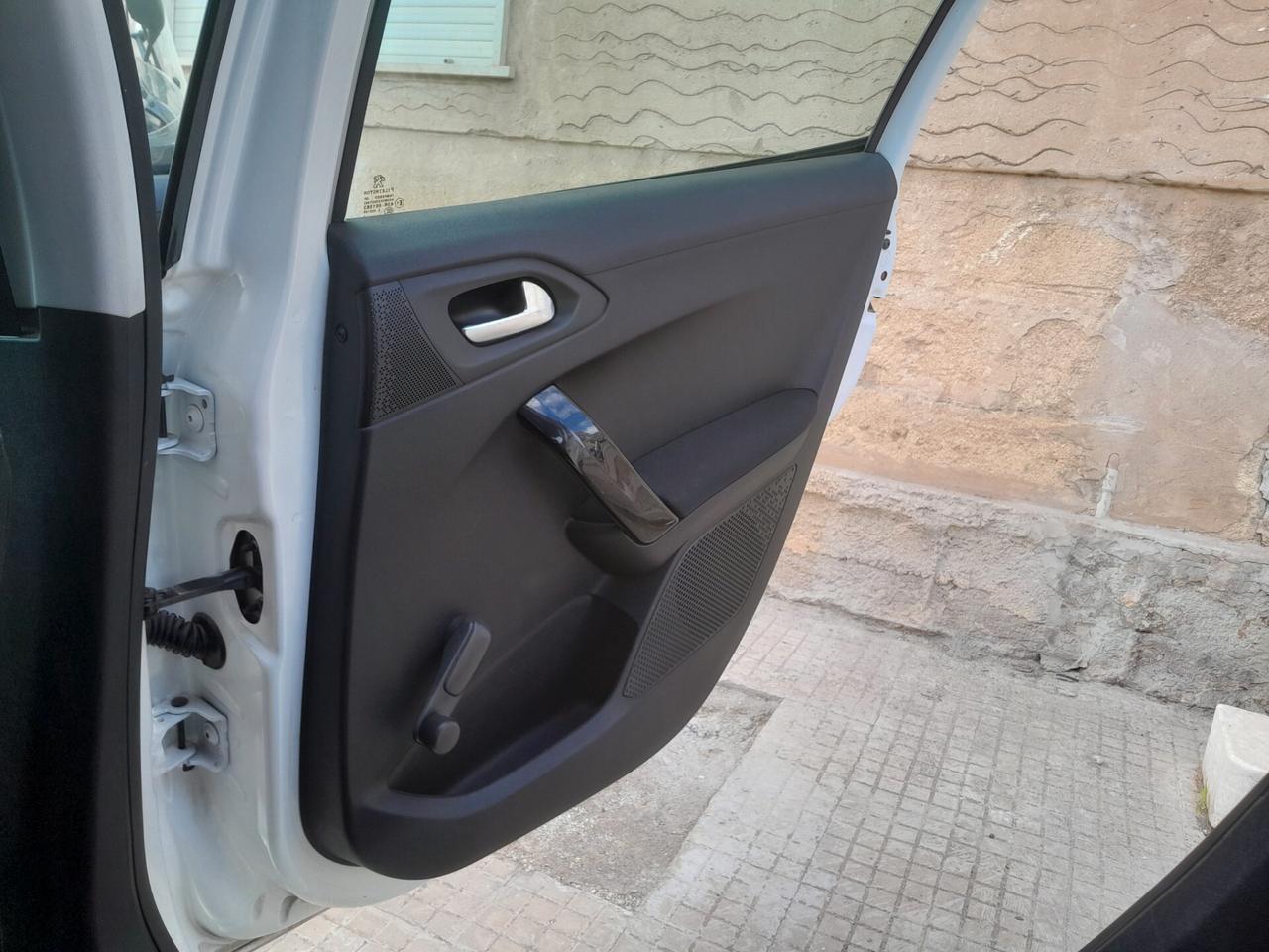 Peugeot 208 PureTech 82 5 porte Active