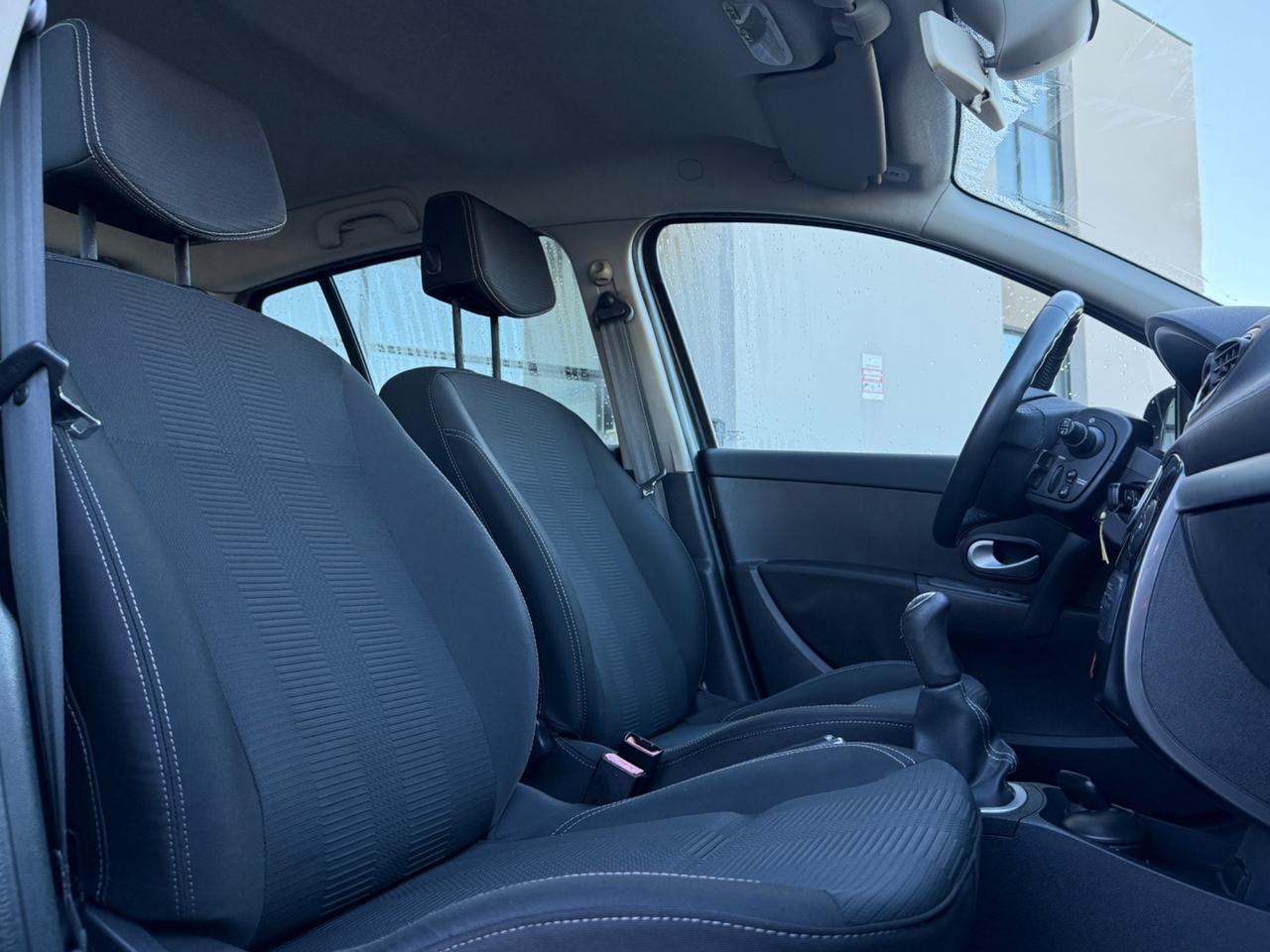 Renault Clio 1.2 16V 5 porte |NEOPATENTATI