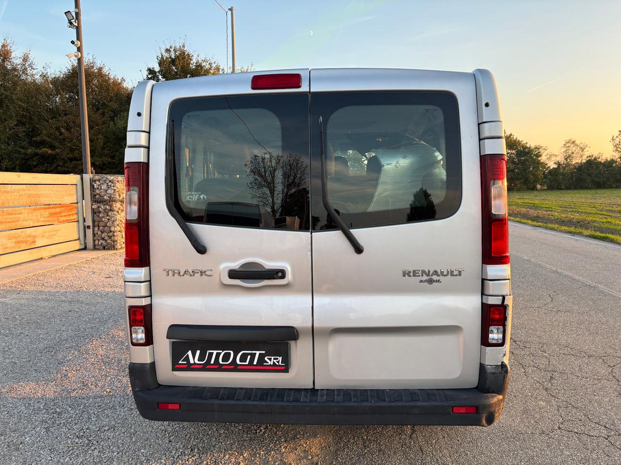 Renault Trafic T29 1.6 dCi 115CV 9 POSTI