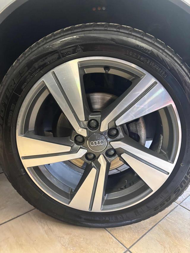 AUDI Q2 30 TDI S line Edition