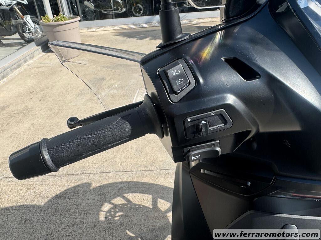 VOGE SR16 200 NUOVO PRONTA CONSEGNA A SOLI 28 EURO AL MESE