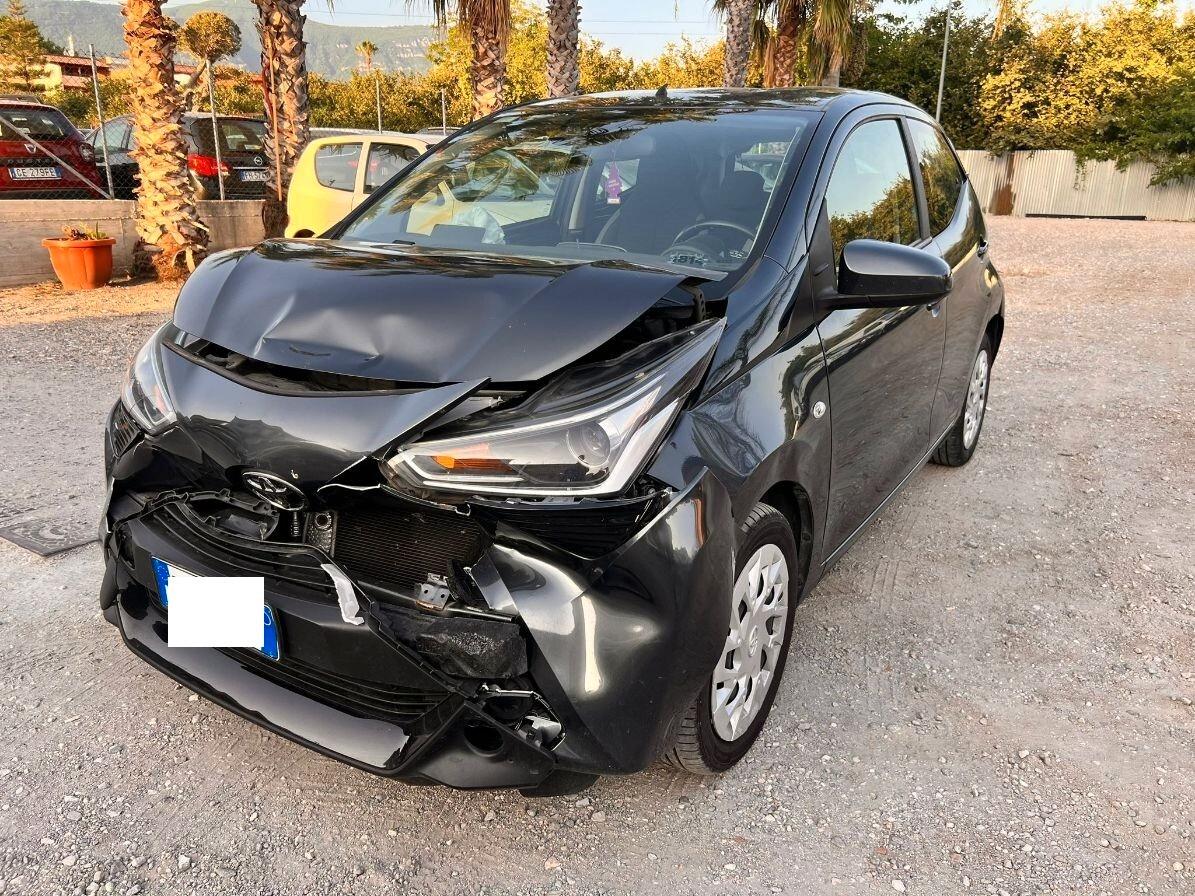 Toyota Aygo 1.0 VVT-i 72 CV 5 porte x-play MMT