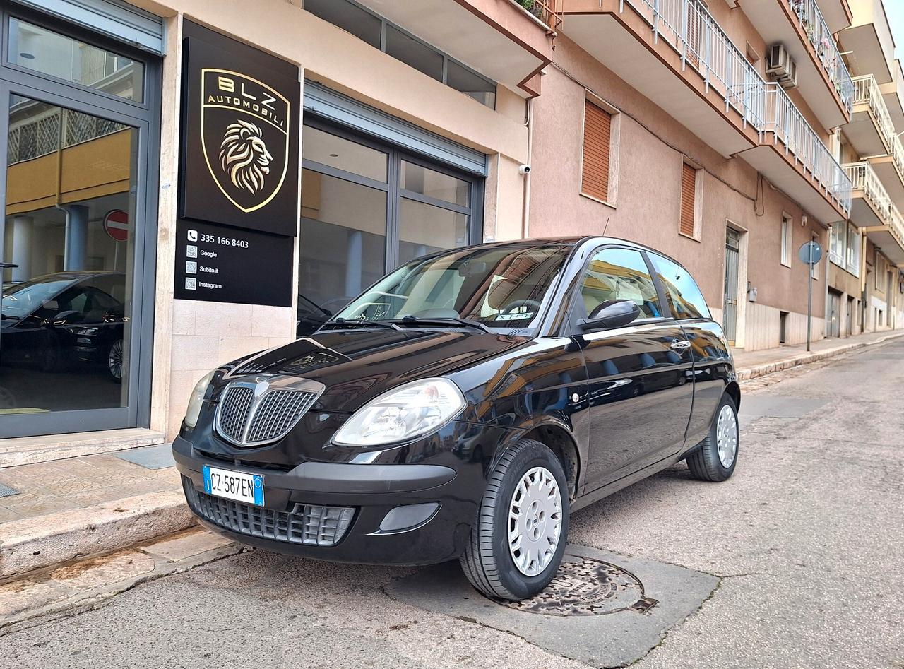 Lancia Ypsilon 1.2 16V Oro