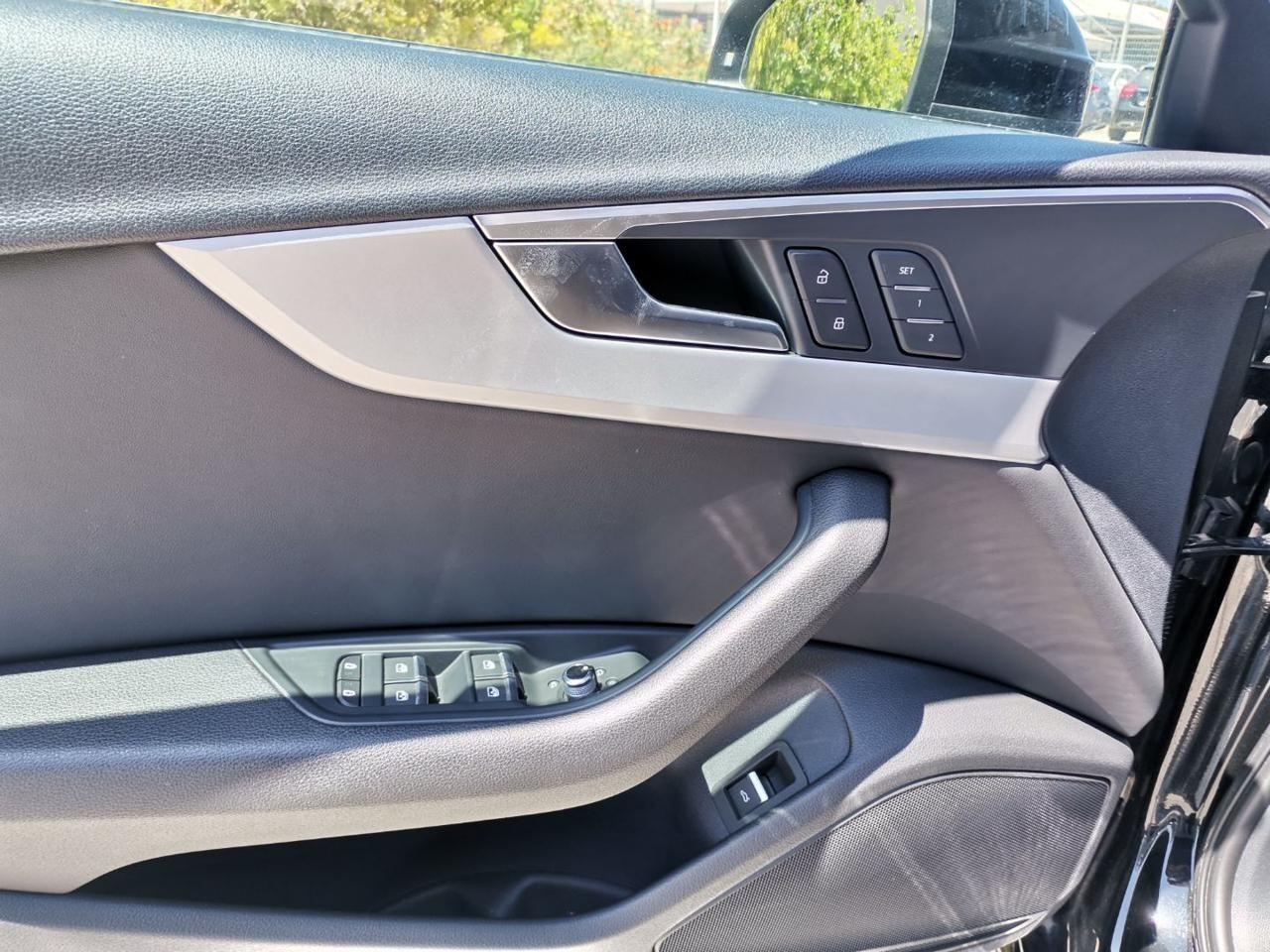 Audi A4 Avant 40 TDI S tronic TOTAL BLACK