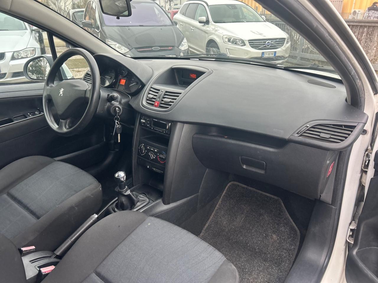 Peugeot 207 1.4 HDi 70CV 3p. XS autocarro