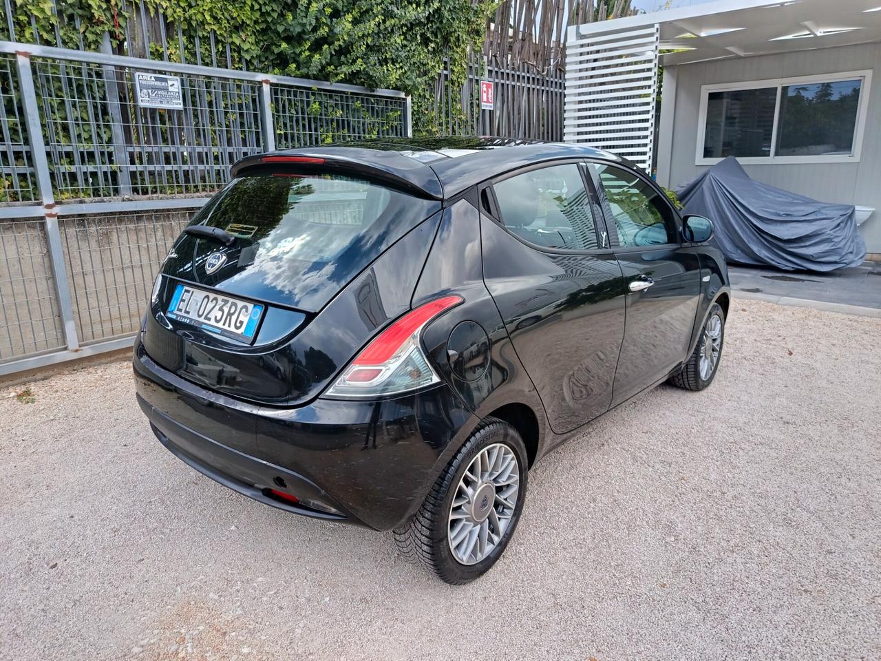 Lancia Ypsilon 1.3 MJT 16V 95 CV 5 porte S&S Platinum Tetto apribile