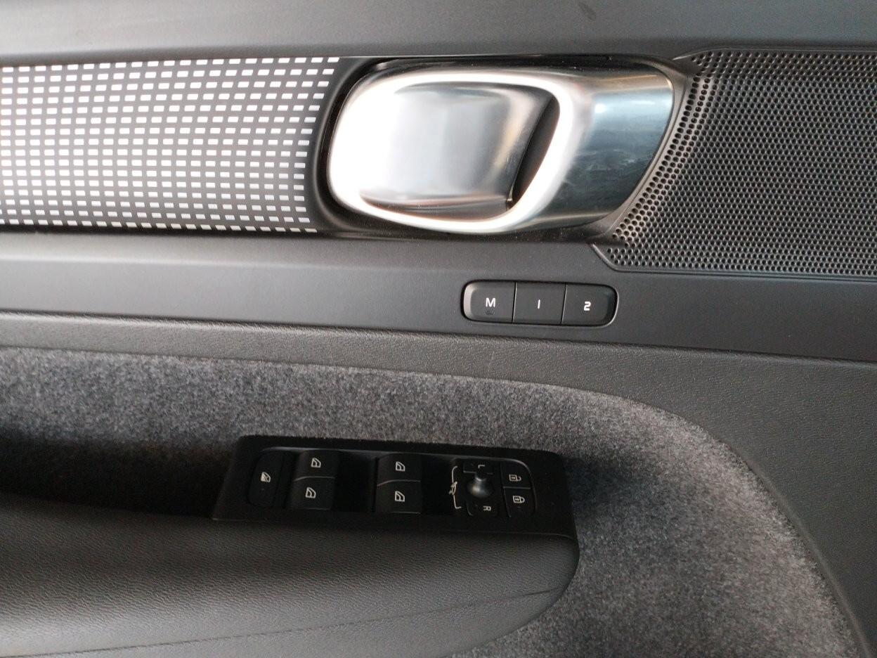 Volvo XC40 1.5 t4 Plug-in Hybrid automatico Ultimate Dark