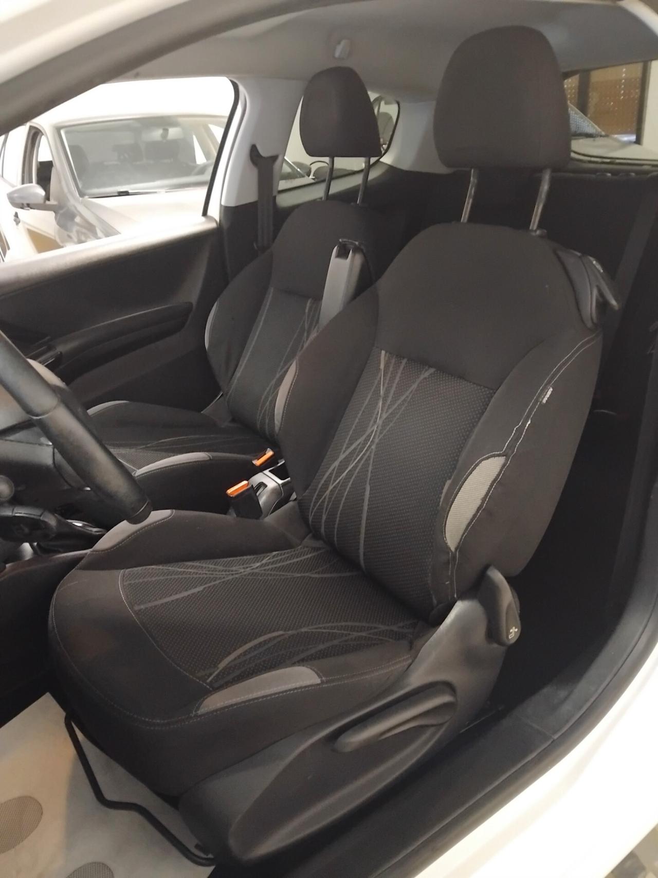 Peugeot 208 1.4 HDi 68 CV 3 porte Allure