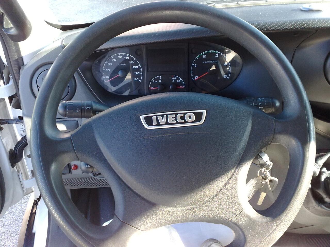 Iveco 65c17 3000cc cassone fisso con grù - 2013