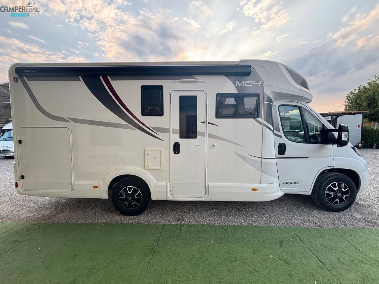 MCLOUIS MC4 860G - Semintegrale con letto matrimoniale in coda e letto basculante
