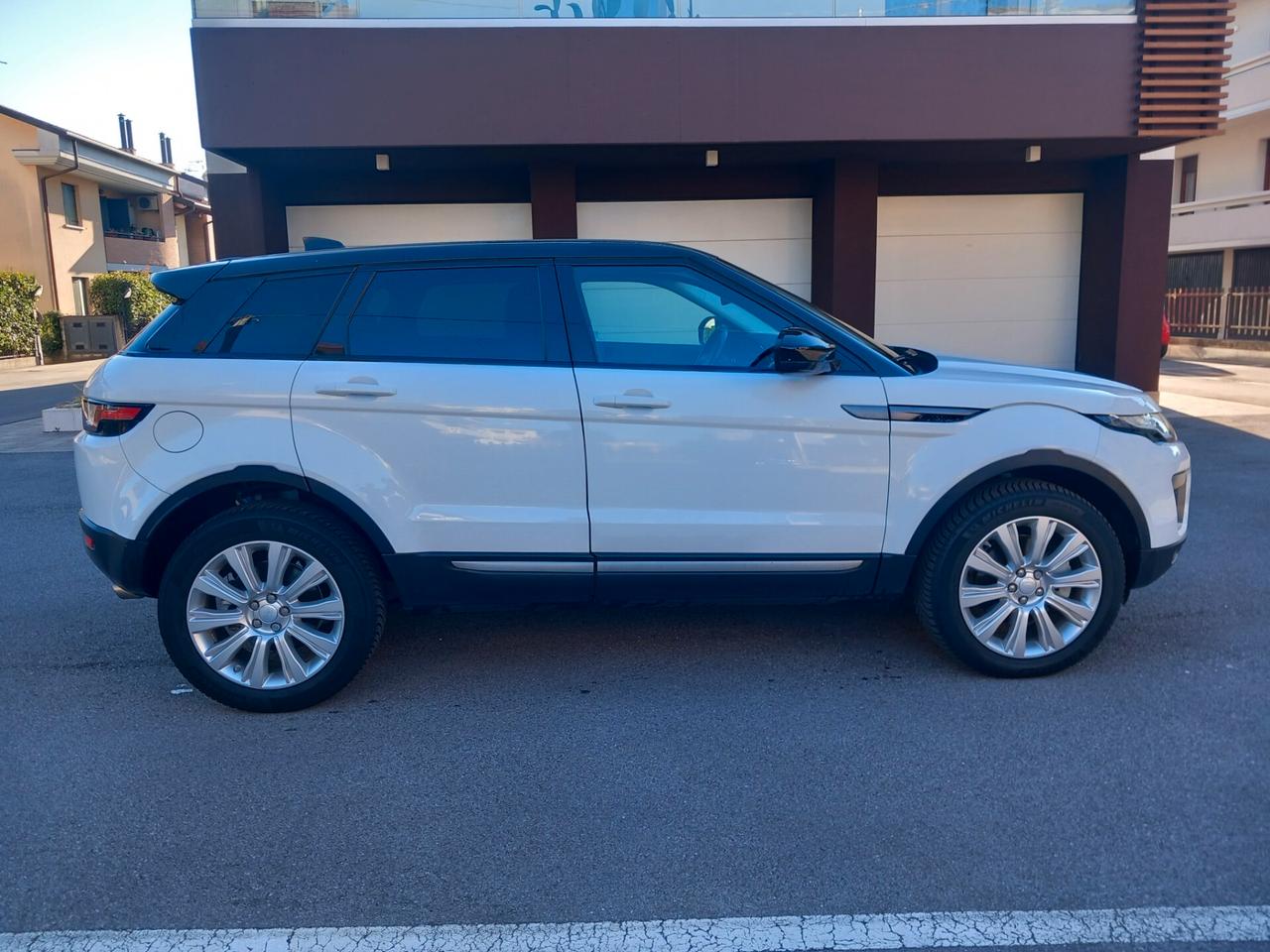 Land Rover Evoque 2.0 Td 4 Pure Automatica e cerchi da 19 tua a € 199 mese