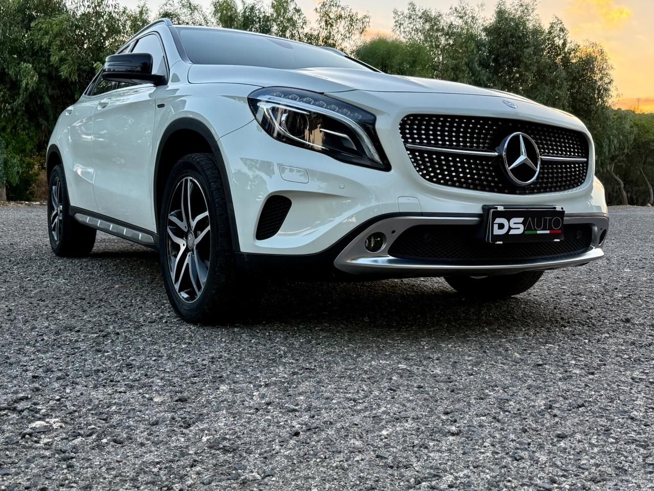 MERCEDES- BENZ GLA 200 D AUTOMATIC SPORT