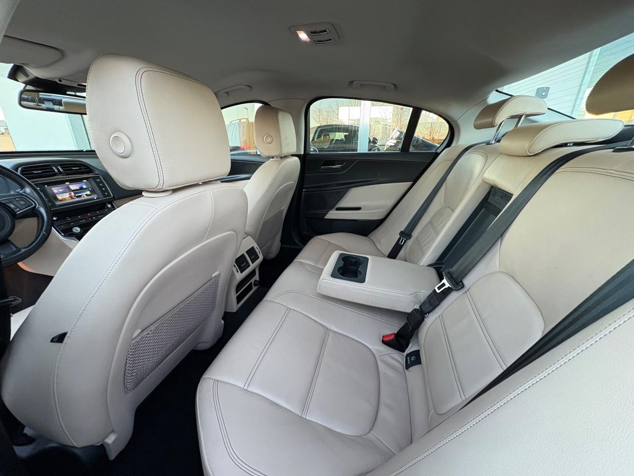 Jaguar XE 2.0 D Turbo aut. Portfolio