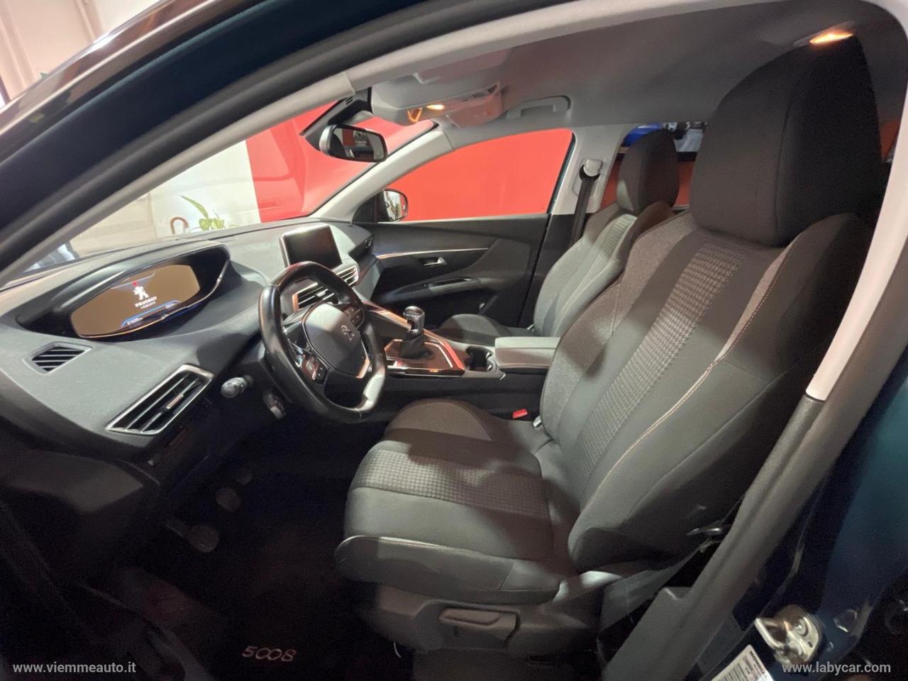 PEUGEOT 5008 BlueHDi 130 S&S Allure