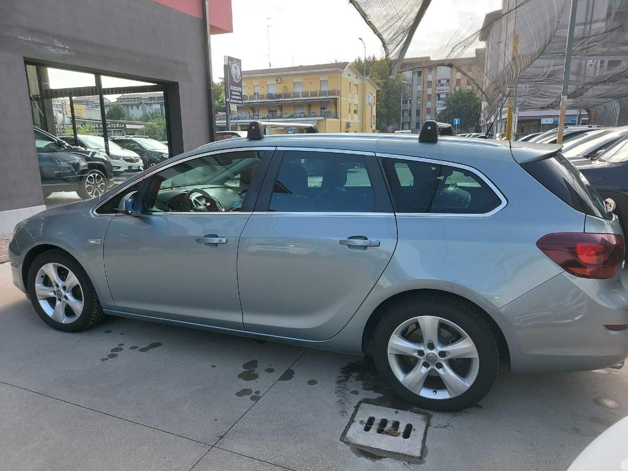 Opel Astra Sports Tourer 1.6 t. Cosmo 180cv