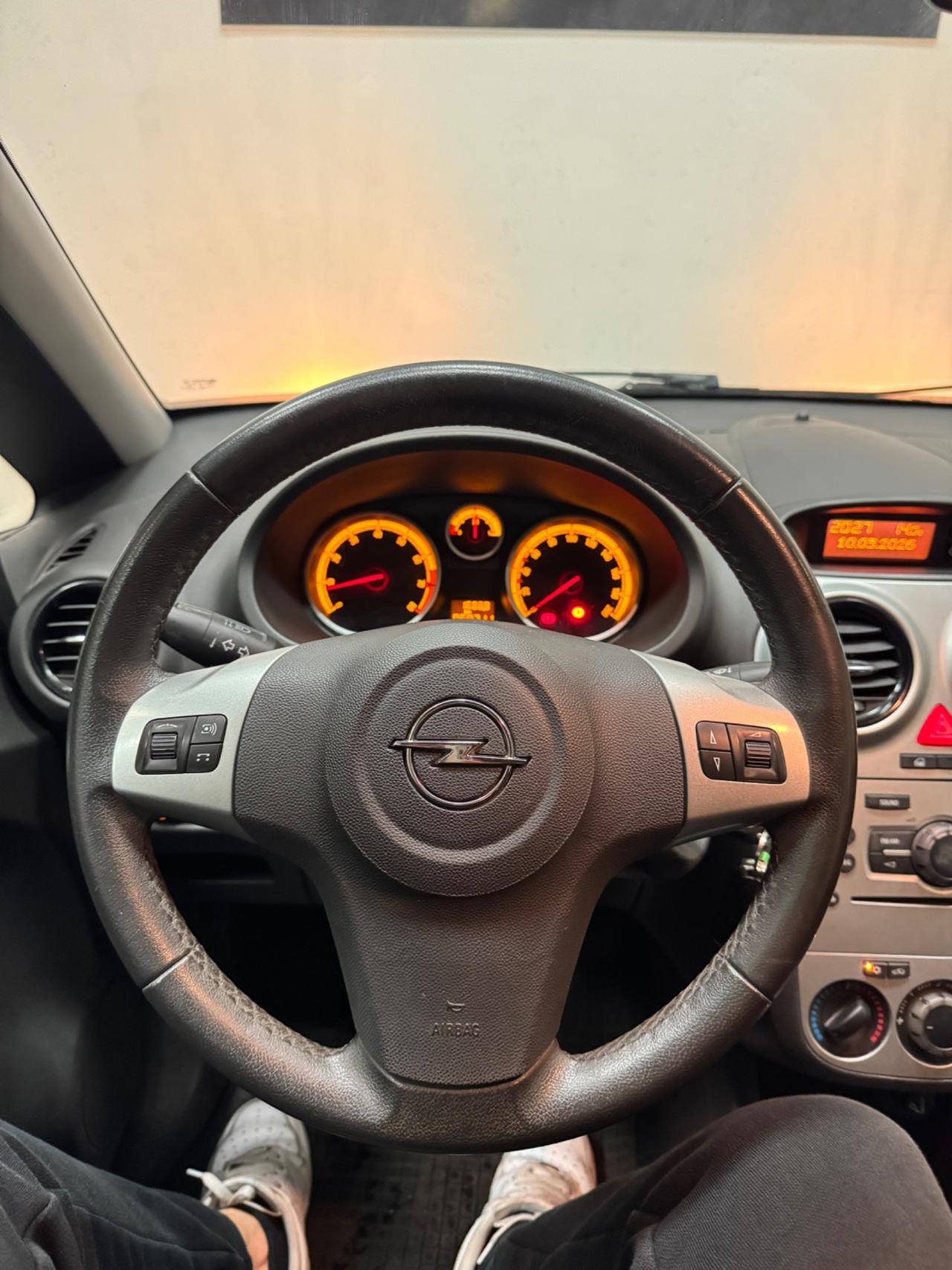 Opel Corsa 1.2 5 porte Cosmo