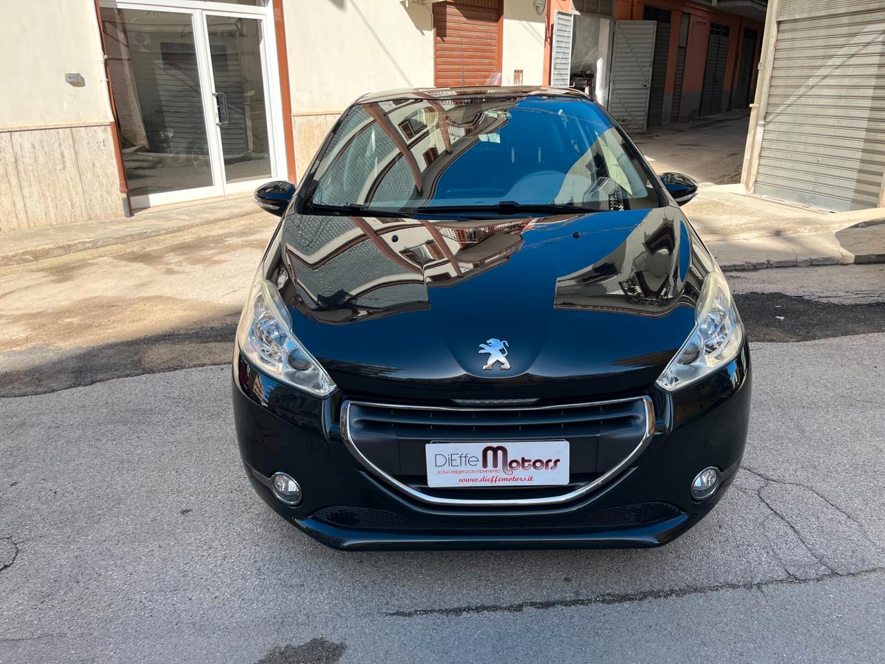 Peugeot 208 1.4 HDi 68 CV 5 porte Allure