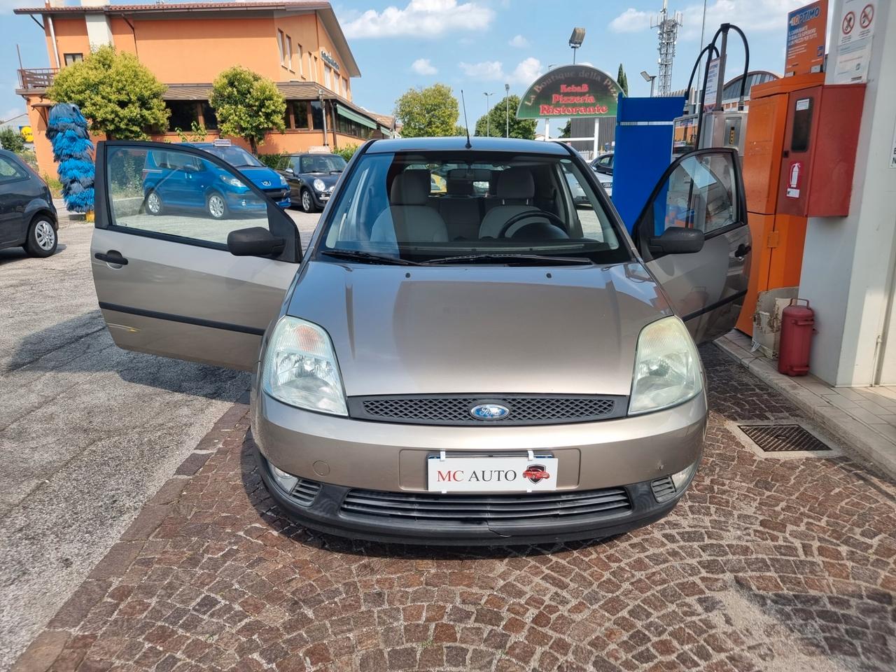 Ford Fiesta 1.2 16V 3p. Con 256.000km