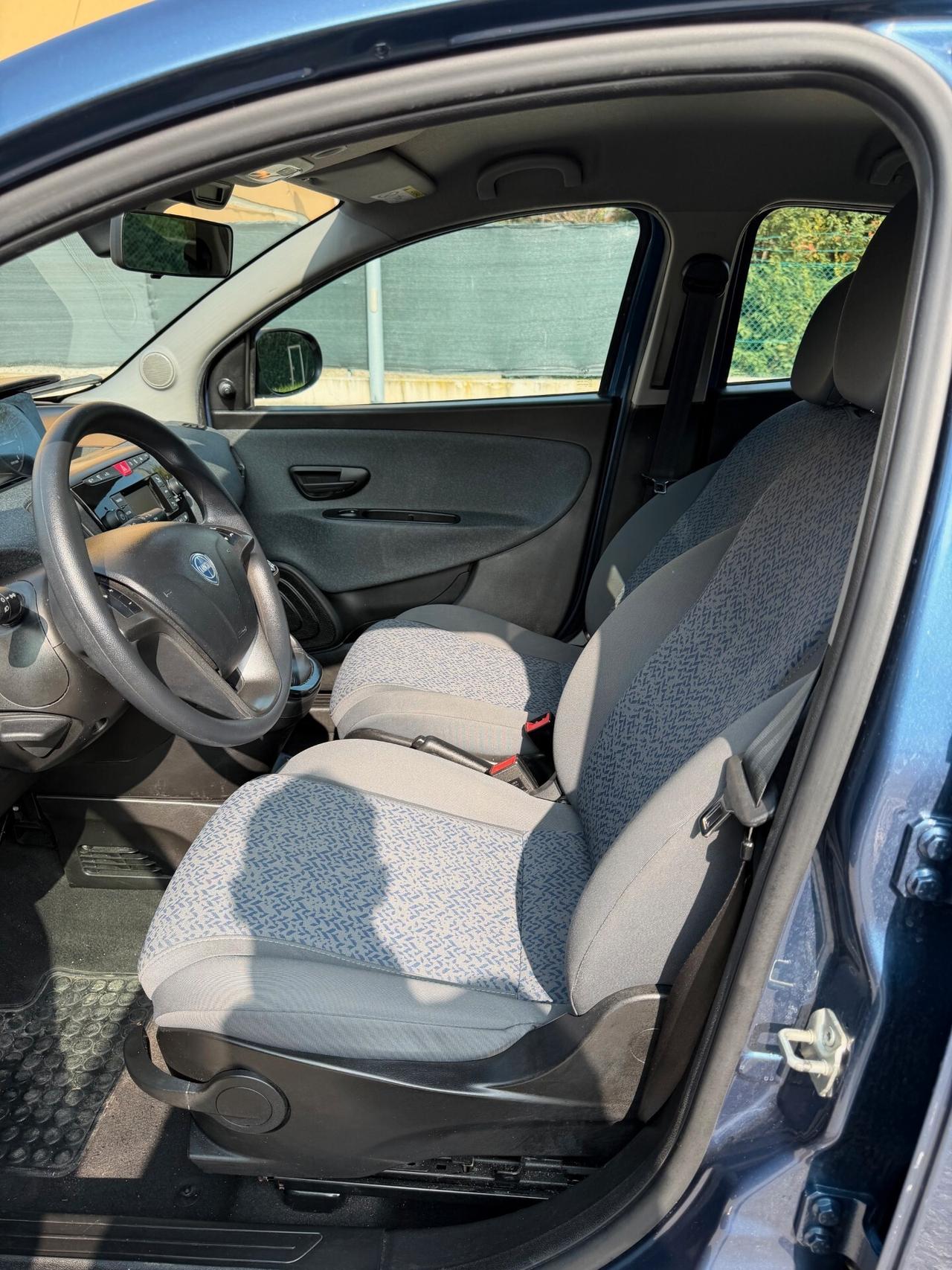 Lancia Ypsilon 1.0 Hybrid - NEOPATENTATI - 12 MESI DI GARANZIA -