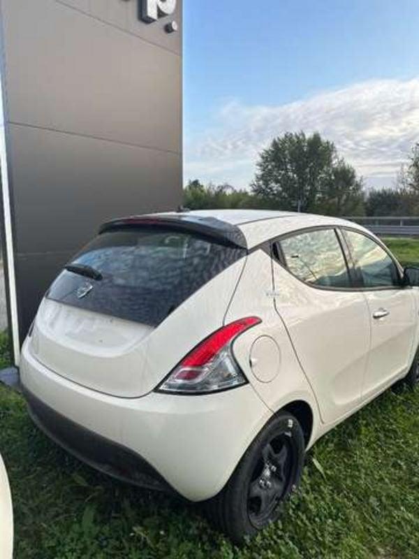 Lancia Ypsilon 1.0 FireFly Hybrid Oro