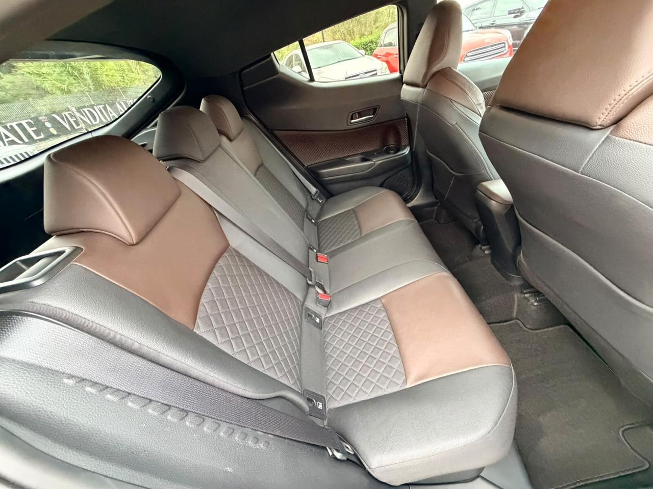 Toyota C-HR 1.8 Hybrid E-CVT Lounge
