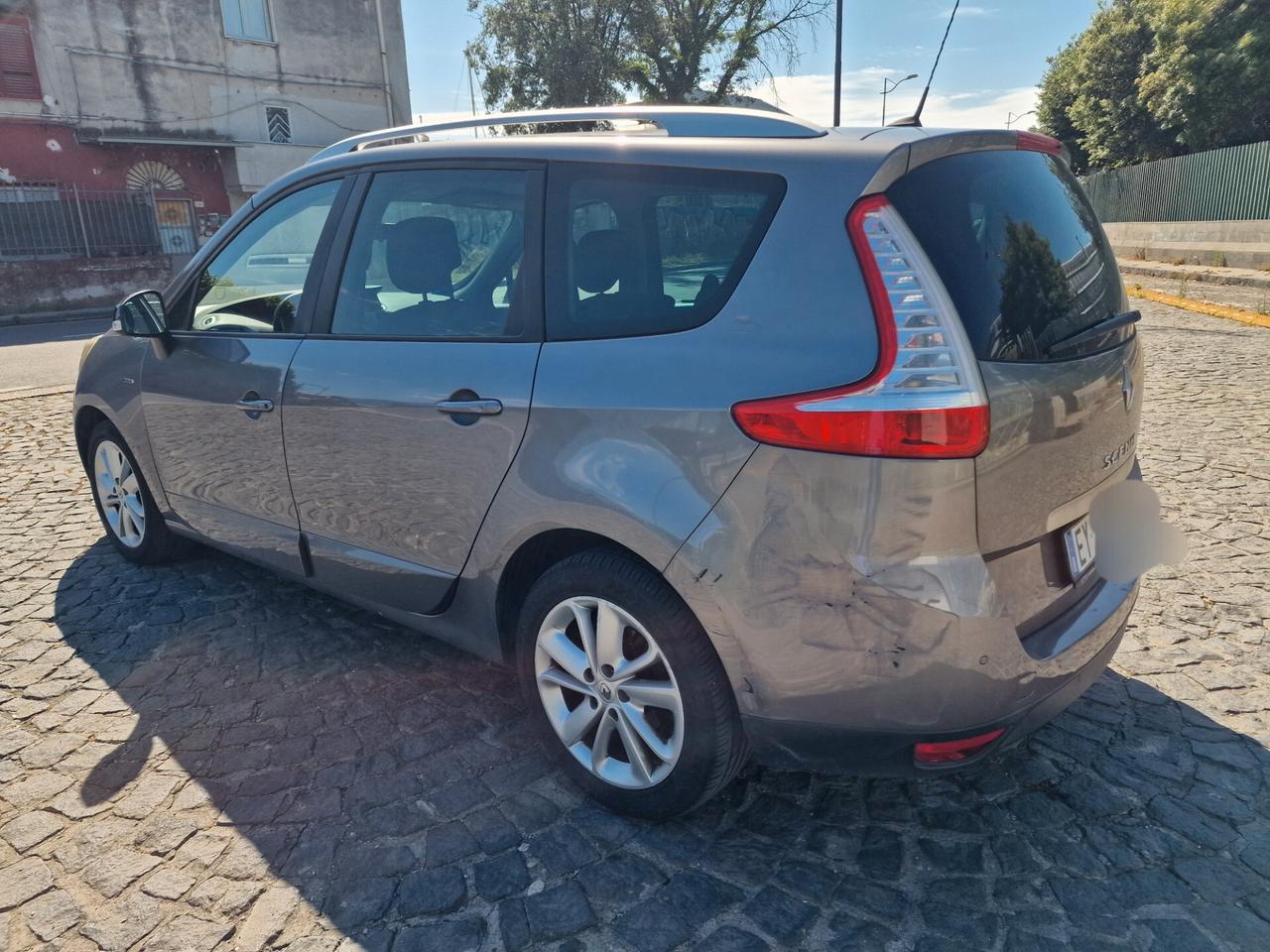 Renault Scenic XMod 1.5 dCi 110 7 POSTI
