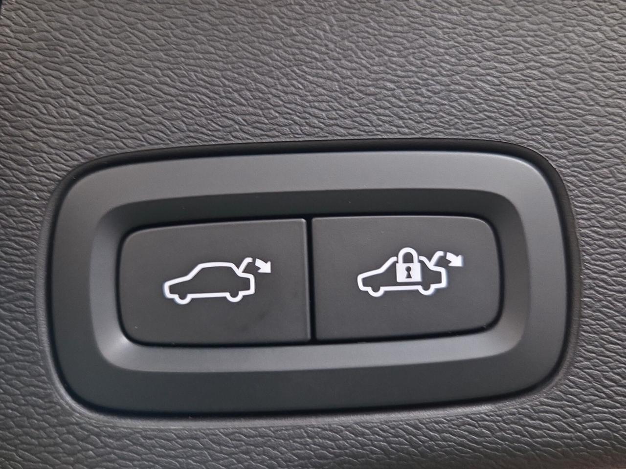 Volvo XC60 B4 (d) AWD automatico Plus Bright