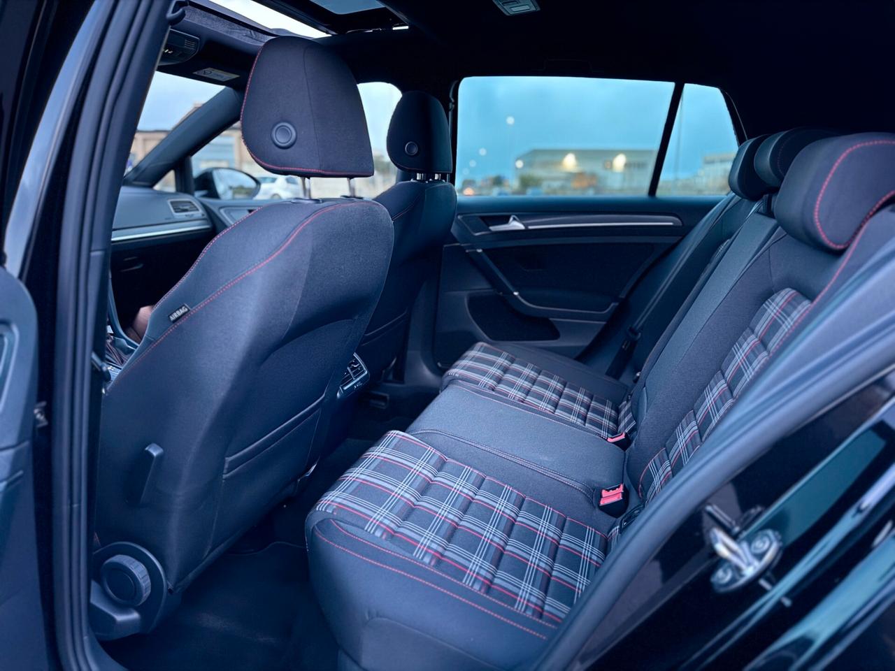 Volkswagen Golf 7.5 GTI Performance 245 CV TETTO*DSG*FULL