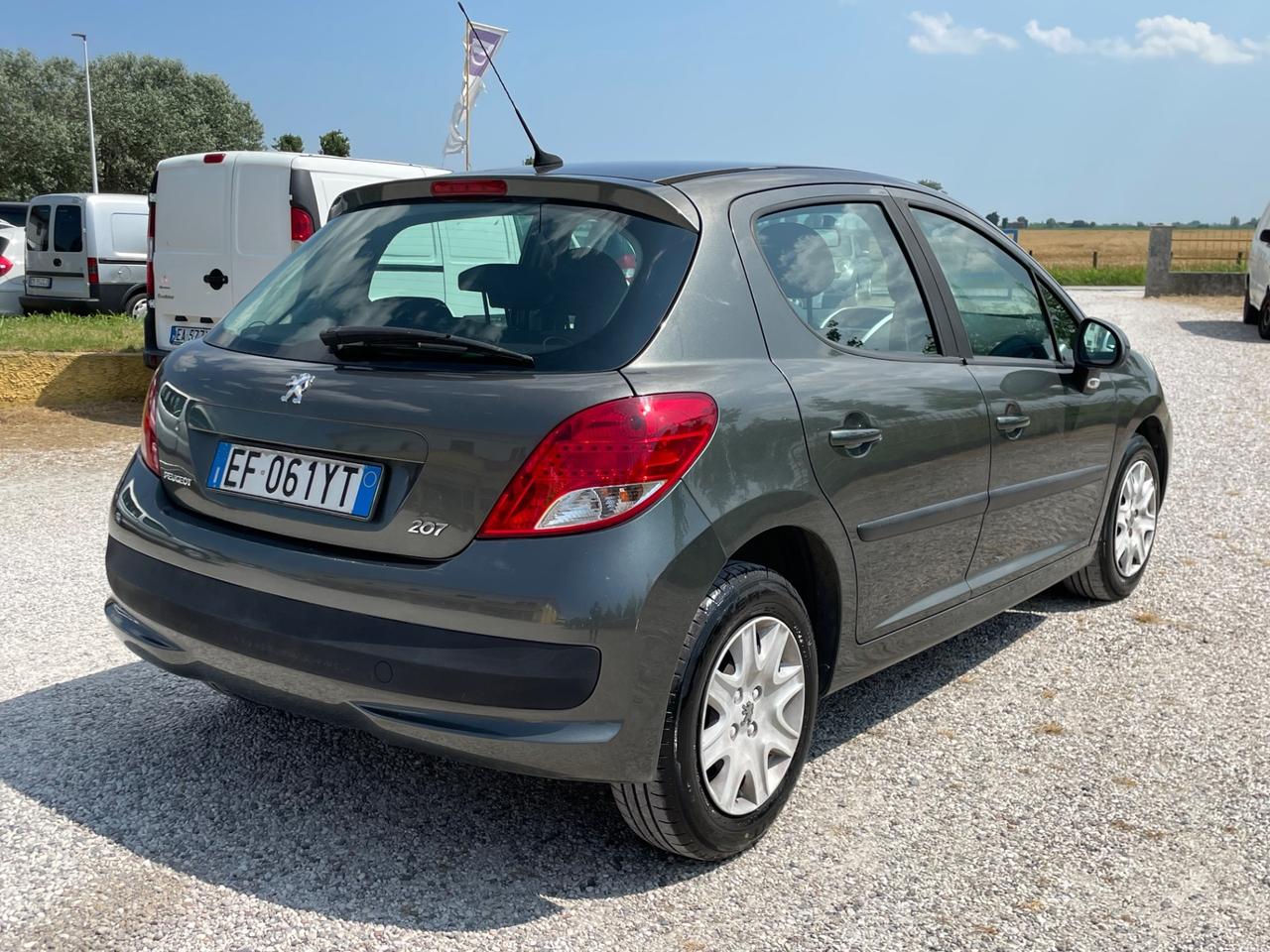 Peugeot 207 1.4 HDi 70CV 5p. Access