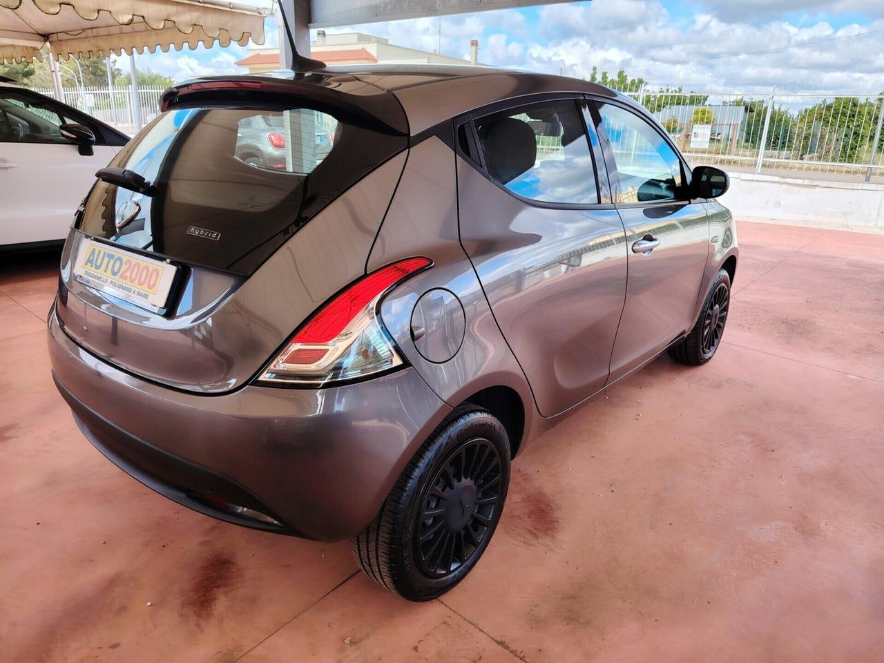 Lancia Ypsilon 1.0 FireFly Hybrid 9.000 km 2023