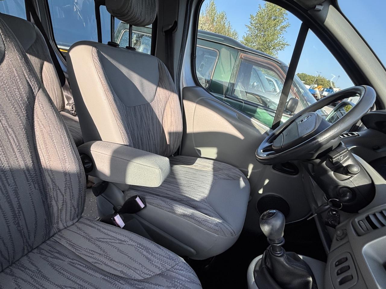 nissan primastar 7 posti trasporto 2 carrozzine per disabili